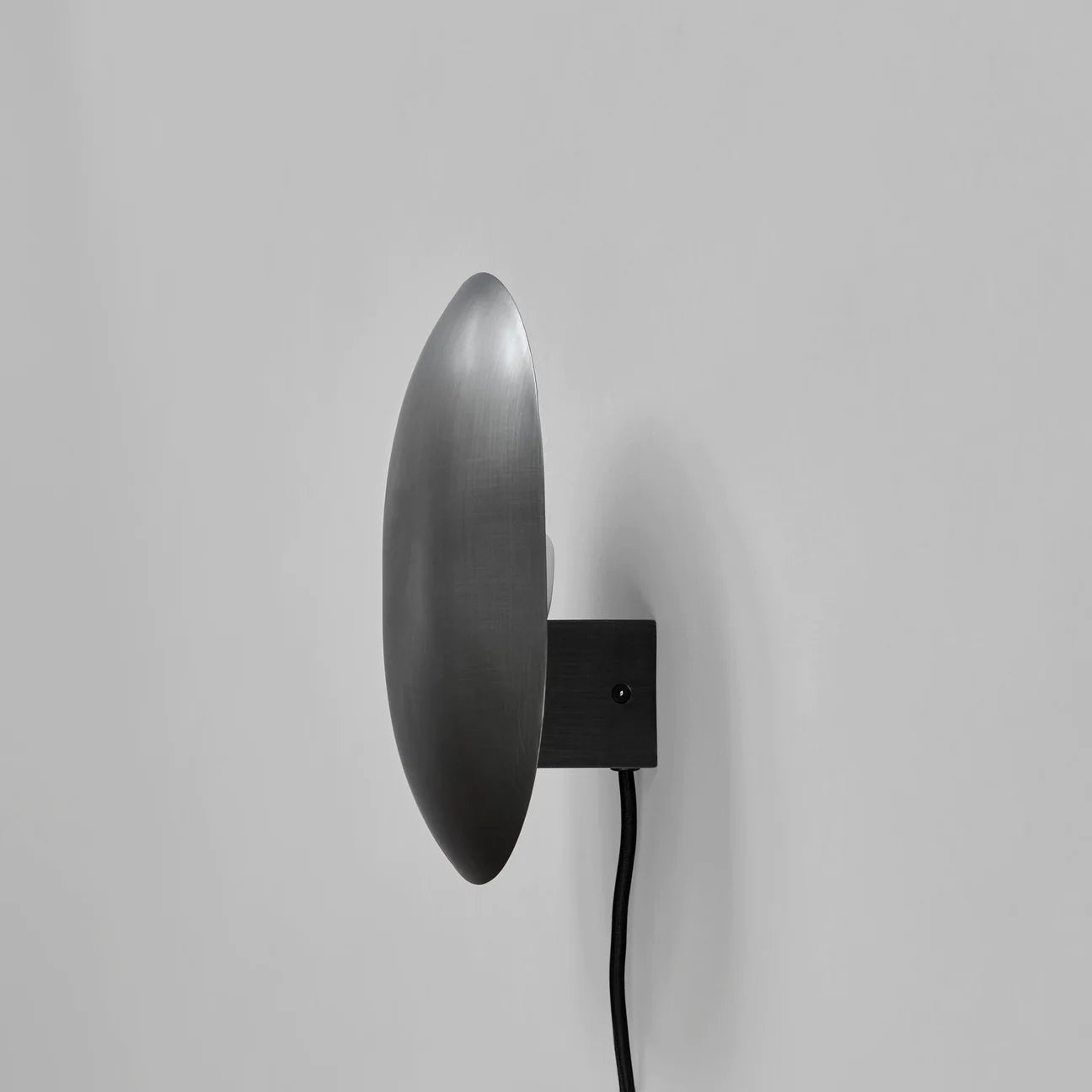 CLAM WALL LAMP | Bronze